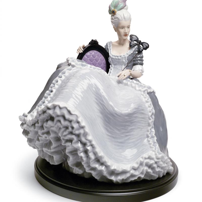 Lladro Rococo Lady at The Ball Figurine 01008423