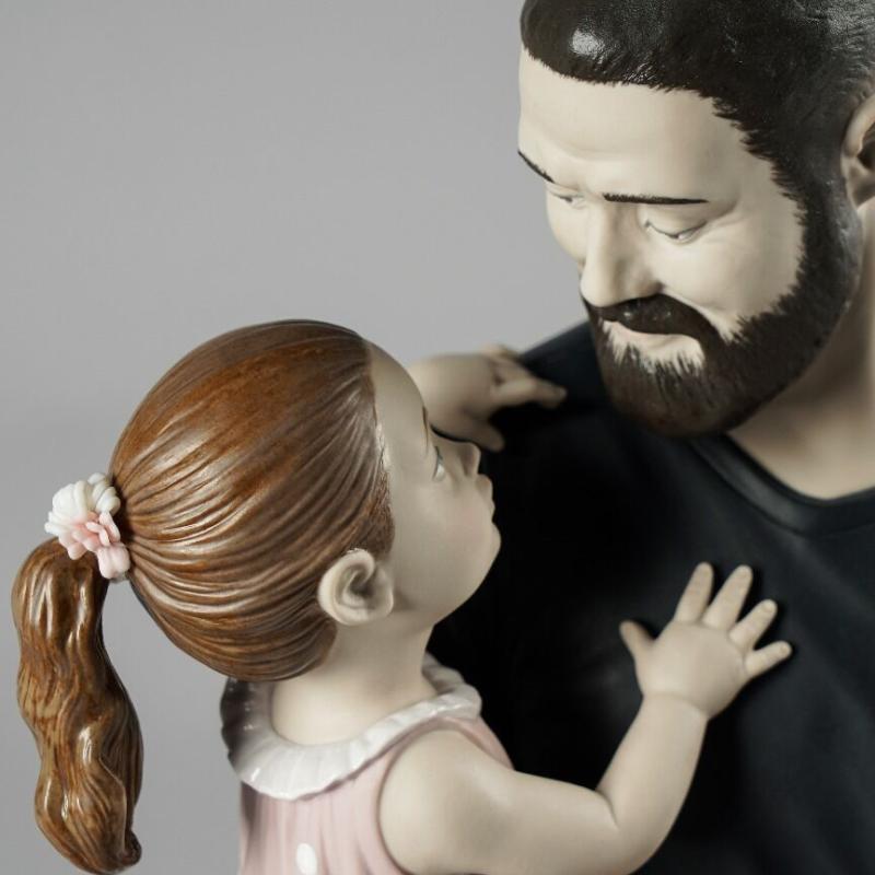Lladro In Daddy's Arms Figurine 01009391