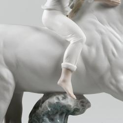 Lladro Riding her horse on the seashore Horse & Woman Figurine 01009371