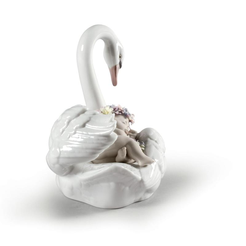 Lladro Drifting through Dreamlandy Swan Figurine 01006758