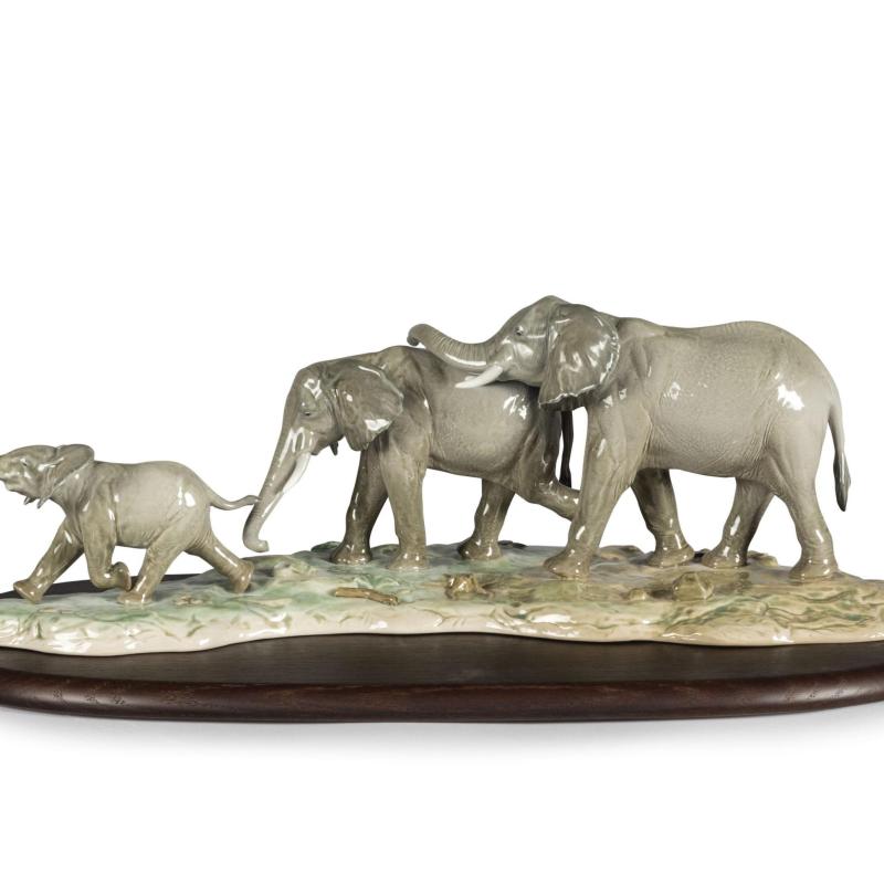 Lladro We Follow in Your Steps Elephants Sculpture 01009388
