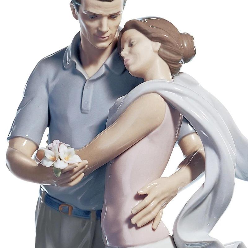 Lladro You're Everything to Me Couple Figurine 01006842