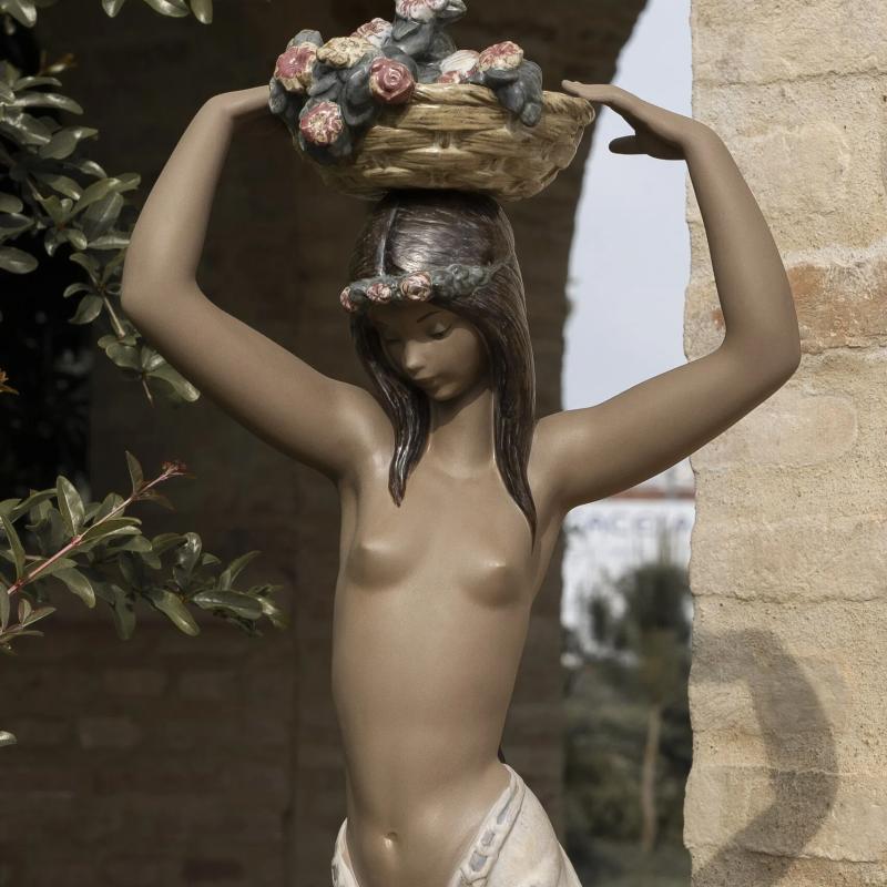 Lladro Native Woman Figurine 01013502