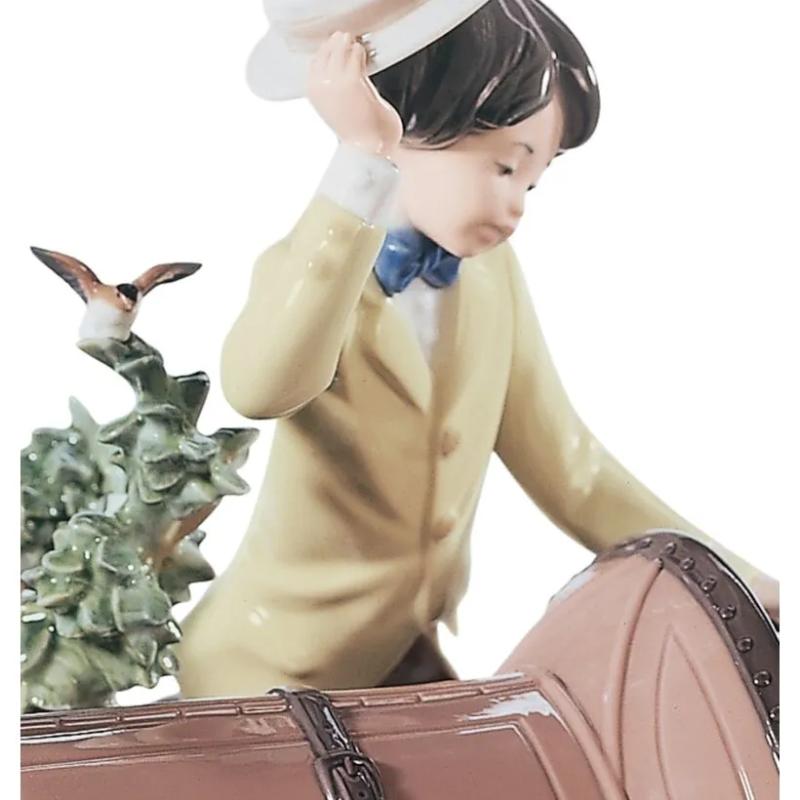 LLADRO Young Couple with Car Sculpture. Limited Edition 01001393