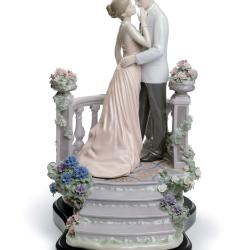 Lladro Moonlight Love Couple Figurine. Limited Edition 01007695