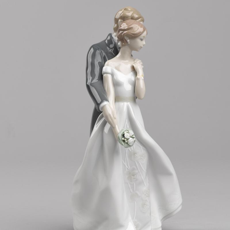 Lladro Everlasting Love Couple Figurine 01008274