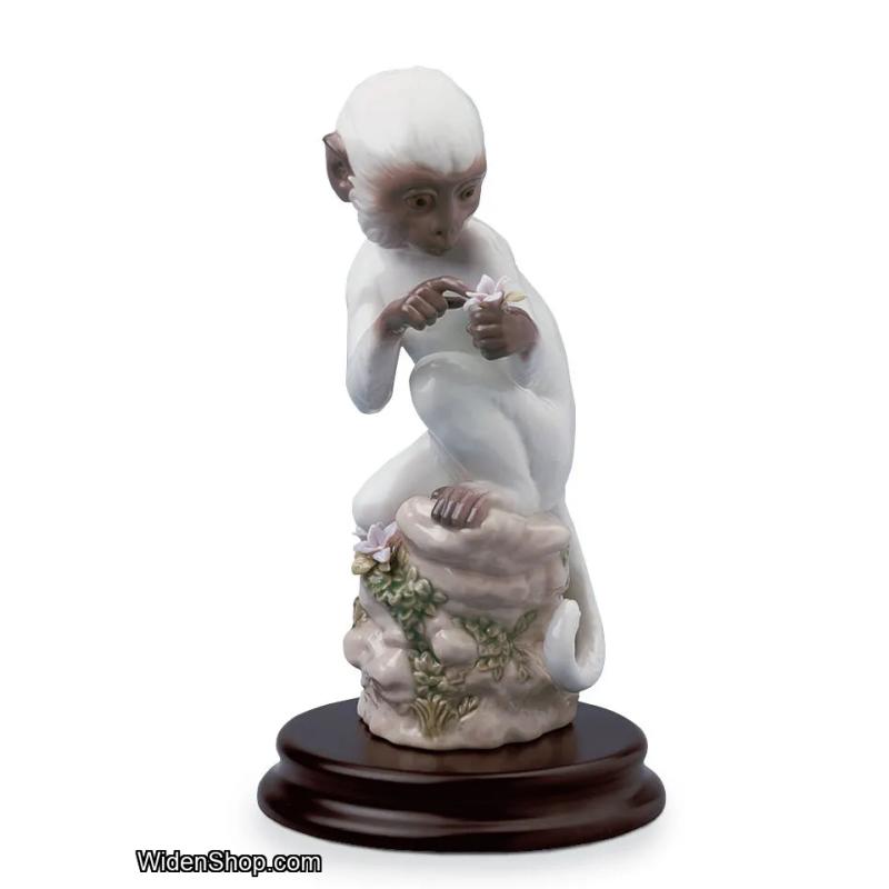 Lladro The Monkey Figurine. Chinese Zodiac 01006962