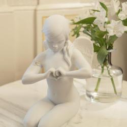 Lladro Heavenly Heart Angel Figurine 01009444