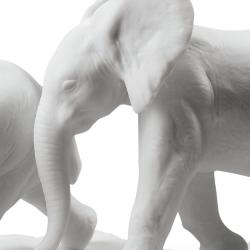 Lladro Following The Path Elephants Sculpture. White 01009297