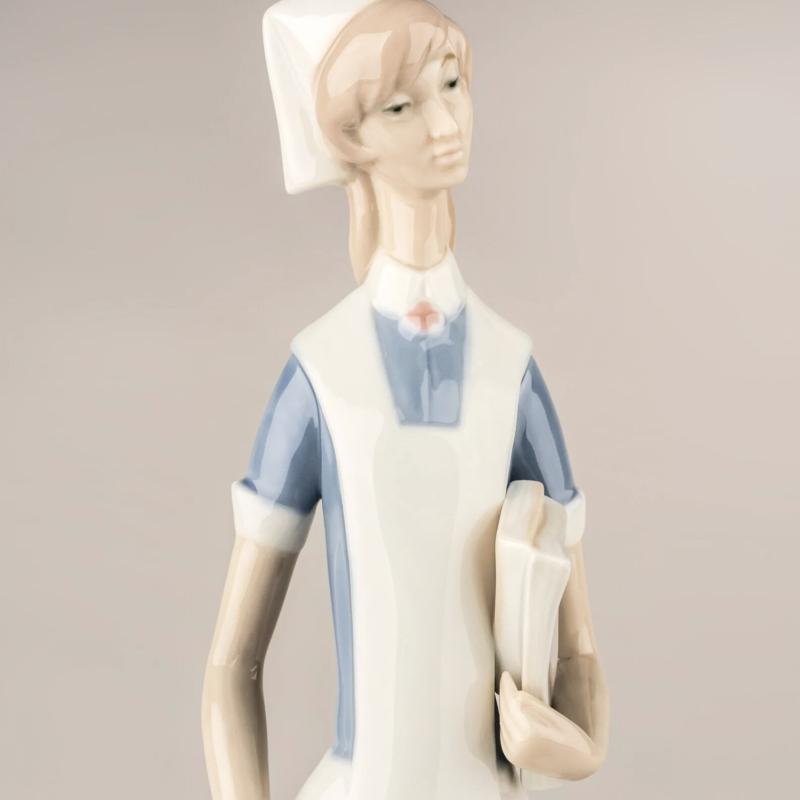 Lladro Nurse Figurine 01004603