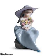 LLADRO Fragrant Bouquet Girl Figurine 01005862