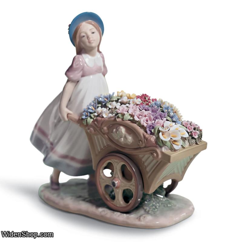 Lladro Love's Tender Tokens Girl Figurine 01006521