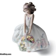 Lladro Wild Flowers Girl Figurine 01006647
