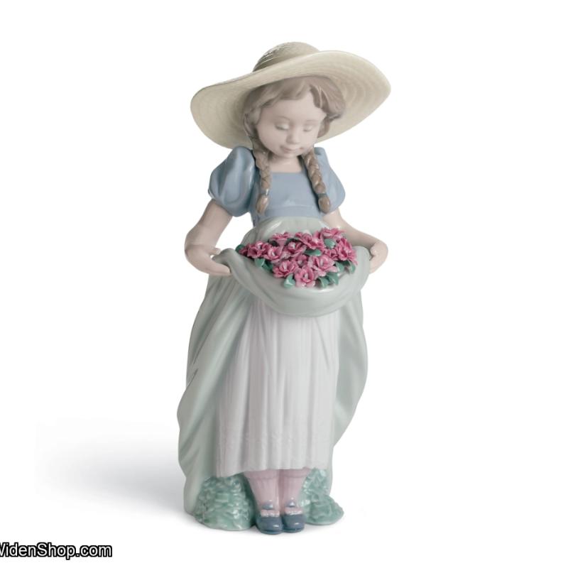 Lladro Bountiful Blossoms Girl with Carnations Figurine 01007229