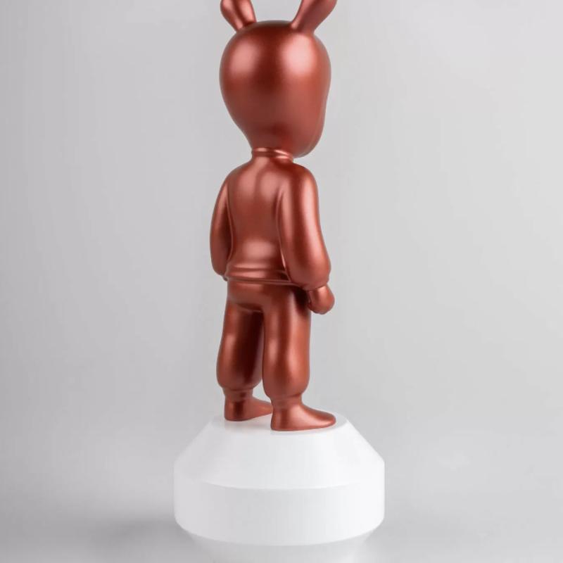 Lladro The metallic red Guest Figurine. Small Model 01007754