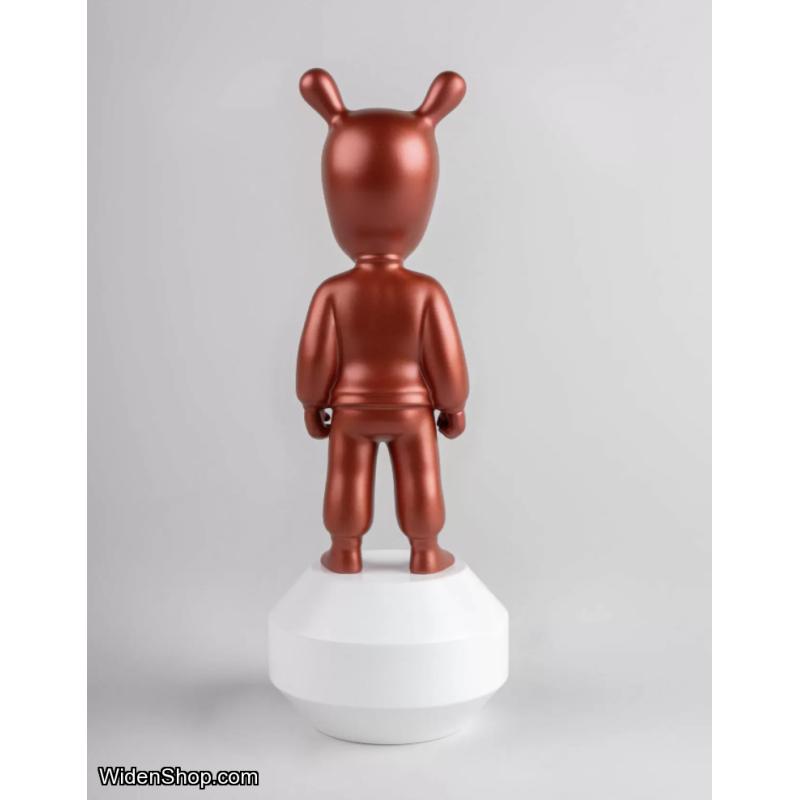 Lladro The metallic red Guest Figurine. Small Model 01007754