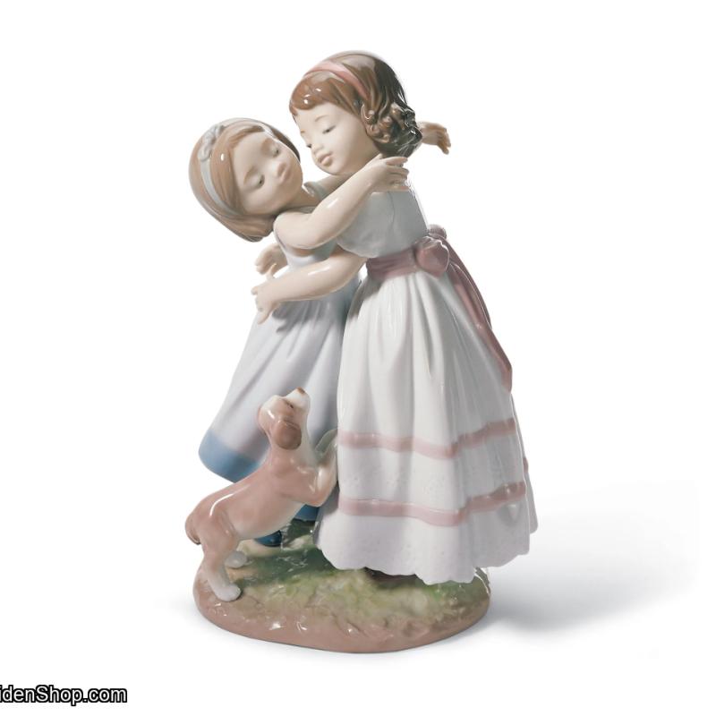 Lladro Give me a hug! Children Figurine 01008046