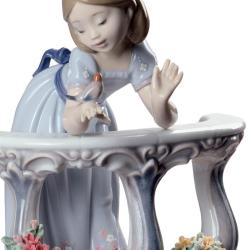 Lladro Morning Song Girl Figurine. Special Edition 01008735