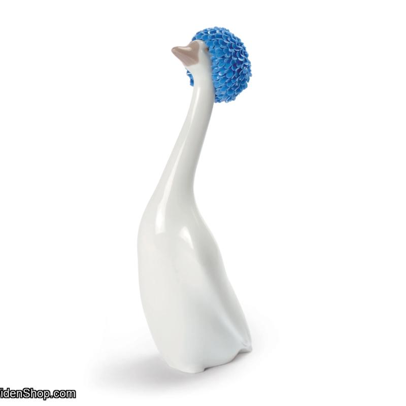 Lladro Goossiping Goose Figurine. Blue 01009207