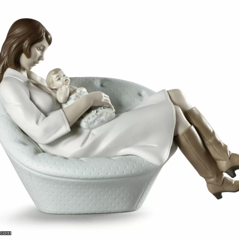 Lladro Feels Like Heaven Mother Figurine 01009380