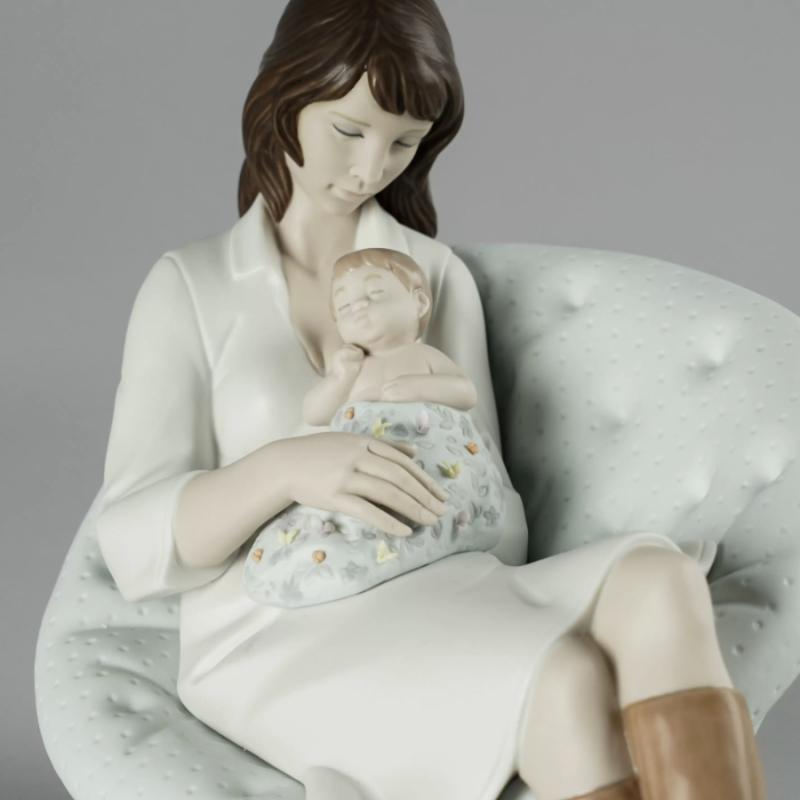 Lladro Feels Like Heaven Mother Figurine 01009380