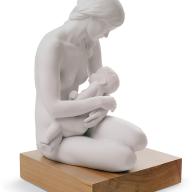 Lladro A Nurturing Bond Mother Figurine 01008342