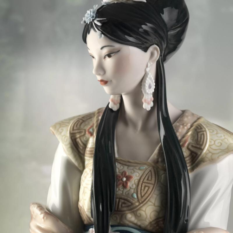 Lladro Chinese Beauty Woman Figurine Limited Edition 01008639