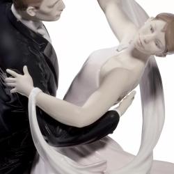 Lladro Elegant Foxtrot Couple Figurine. Limited Edition 01008638