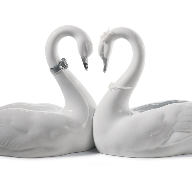 Lladro Endless Love Swans Figurine. Silver Lustre 01007049