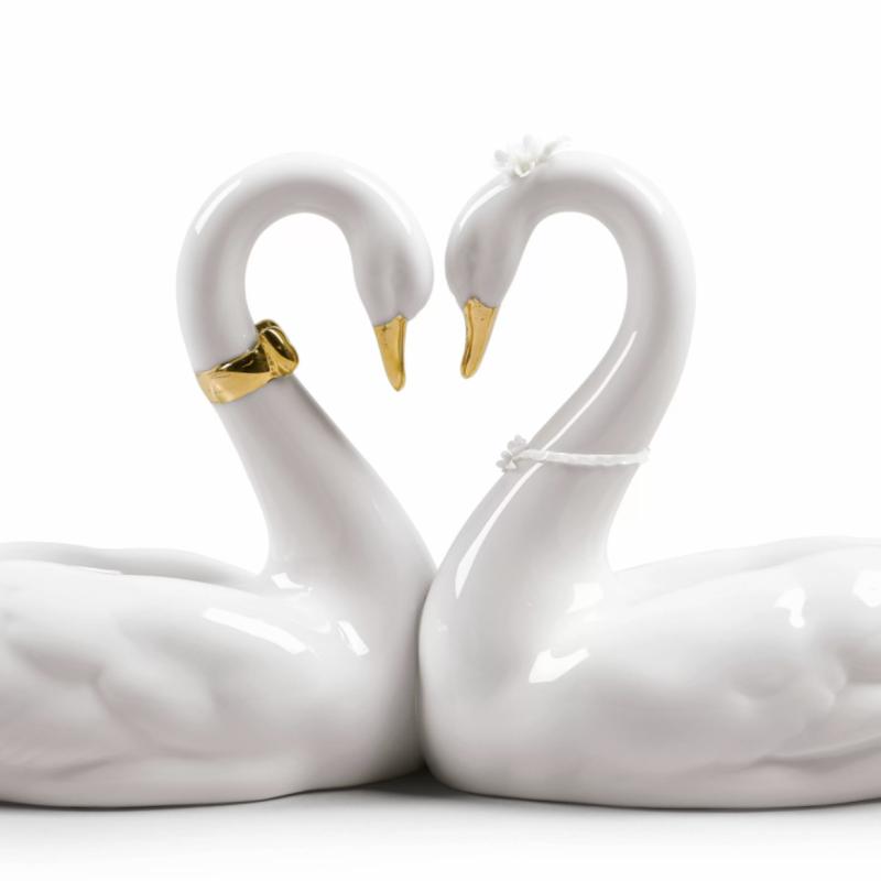 Lladro Endless Love Swans Figurine. Golden Luster 01009304
