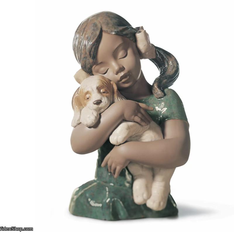 Lladro Gabriela Girl Figurine 01012355