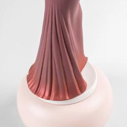 Lladro Haute Allure Timeless style Sculpture. Limited Edition 01009698