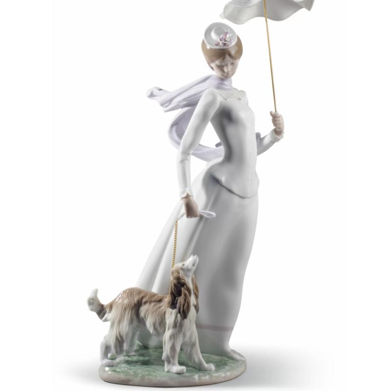 Lladro Lady with Shawl Figurine 01008679