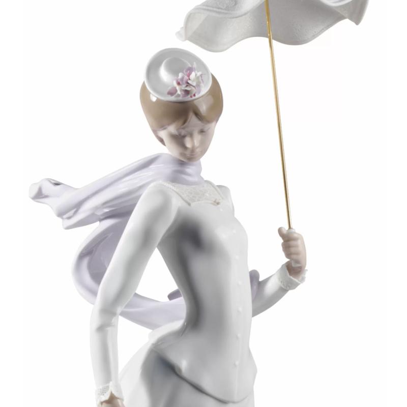 Lladro Lady with Shawl Figurine 01008679