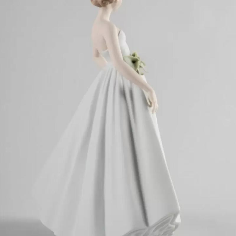 Lladro My favourite gown Woman Figurine 01009567