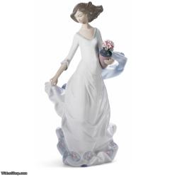 Lladro Reverie Moment Woman Figurine 01008242