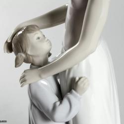 Lladro Someone to Look up to Mother Figurine 01006771