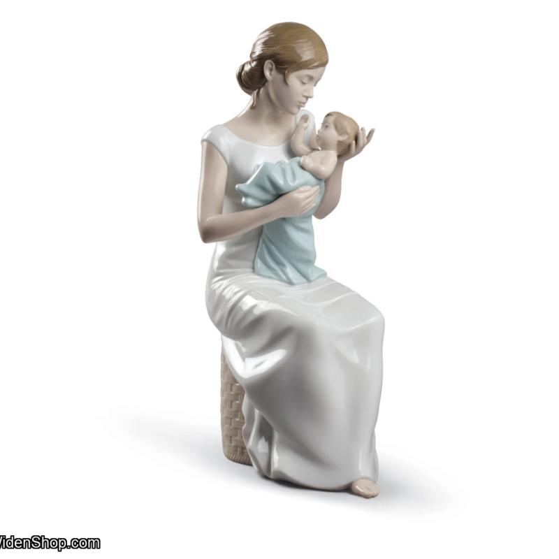 Lladro Soothing Lullaby Mother Figurine 01008781