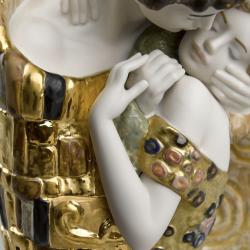 Lladro The Kiss Couple Sculpture Golden Luster 01008667