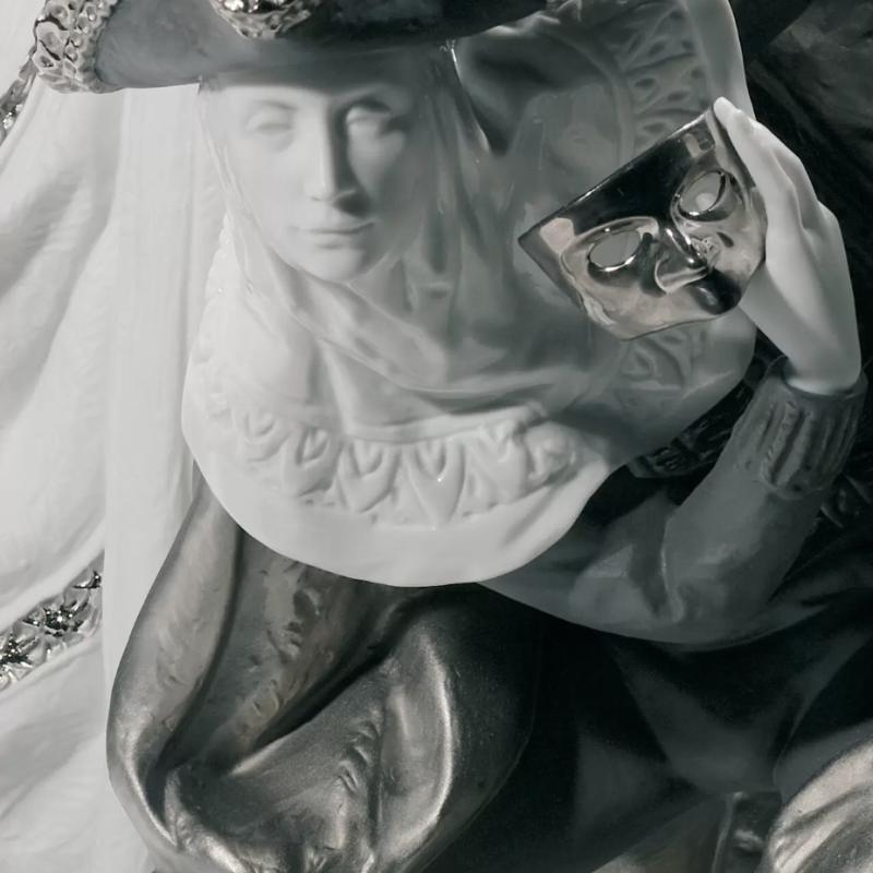 Lladro Venetian Carnival Couple Sculpture. Limited Edition. Silver Lustre 01007194