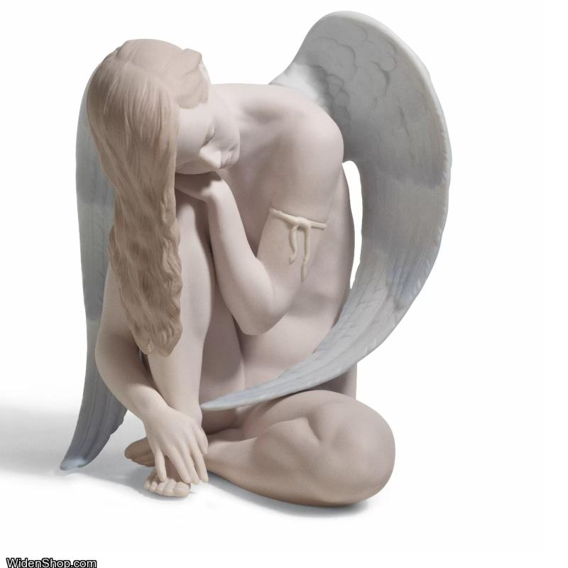 Lladro Wonderful Angel Figurine 01018236