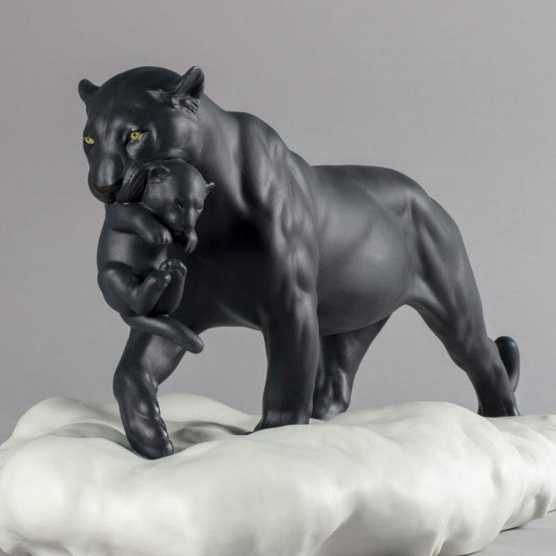 Lladro Black Panther with Cub Figurine 01009382