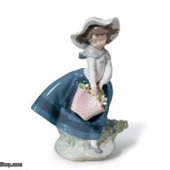 LLADRO Pretty Pickings Girl Figurine 01005222