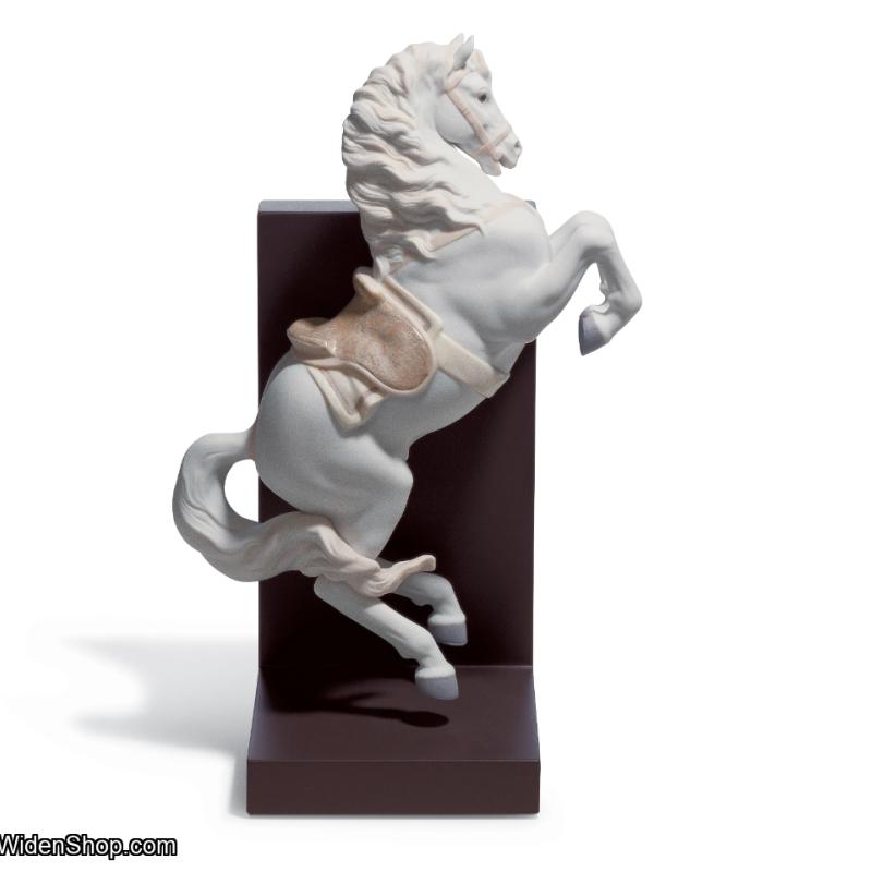 Lladro Horse on Courbette Figurine 01018254